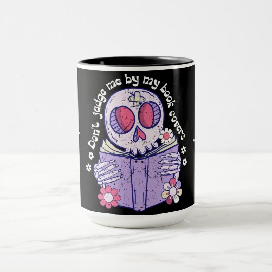 Beoordeel me niet op mijn Hoesjes. boekenliefhebbe Mok (Midden)