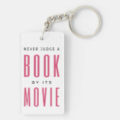 Beoordeel nooit een boek door de film I Sleutelhanger (achterkant)