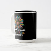 Bereid om meertalige leerlingen te trainen tweekleurige koffiemok (Voorkant links)