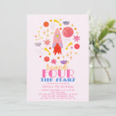 Bereik de vier sterren roze Space Girl verjaardag Kaart (Staand voorkant)