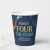 Bereik de vier sterren ruimte 4e verjaardag papieren bekers (Voorkant)