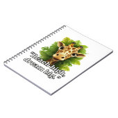 Bereik hoog, droom groot – Giraffe Notitieboek 📖 (Linkerzijde)
