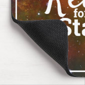 Bereik voor de sterrenaanmoediging kosmos ruimte muismat (Hoek)