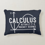 Bereken eigenlijk de Wiskunde van de Rocket Scienc Accent Kussen<br><div class="desc">Grappige Wiskunde science school nerd ontwerp voor elke wiskunde genie of geek met een goed gevoel voor humor. Het grappige gezegde is "Calculus - Eigenlijk is het Rocket Science" met een x-naar-y-as grafiek</div>