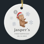 Beren ballon Santa Hat Keramisch Ornament<br><div class="desc">Een lief beer met een kerstmuts en een grijze ballon met een kleine '1' erin, perfect als First Birthday Keepsake! U kunt nummer 1 in de ballon wijzigen in een willekeurig nummer en alle andere tekst bewerken of het nummer verwijderen als u dat wilt. U kunt ook de kleur van...</div>