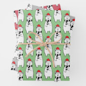 Beren met witte kerstpoelen inpakpapier vel (In situ)