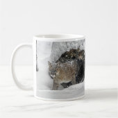 Berg leeuw op sneeuw koffiemok (Links)