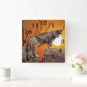 Berg leeuw op zonsondergang vierkante klok (Huis)