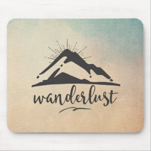 Berg met zonnestralen - Wanderlust Typografie Muismat
