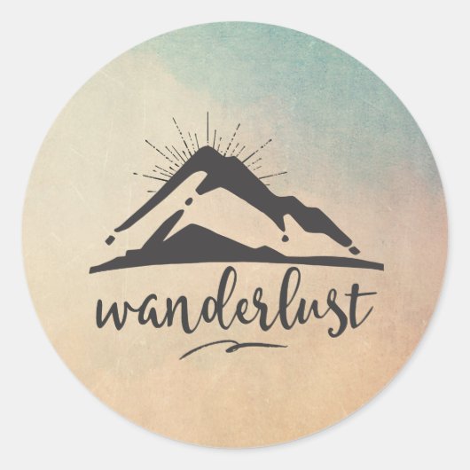 Berg met zonnestralen - Wanderlust Typografie Ronde Sticker (Voorkant)