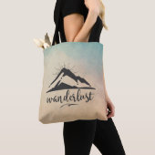 Berg met zonnestralen - Wanderlust Typografie Tote Bag (Dichtbij)