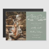 Berg Outdoor Sage Groene Bruiloft Sla de datum op Magnetische Uitnodiging (Voorkant / Achterkant)