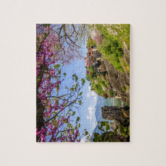 Berg rock en roze kersenboom bloesem legpuzzel (Verticaal)