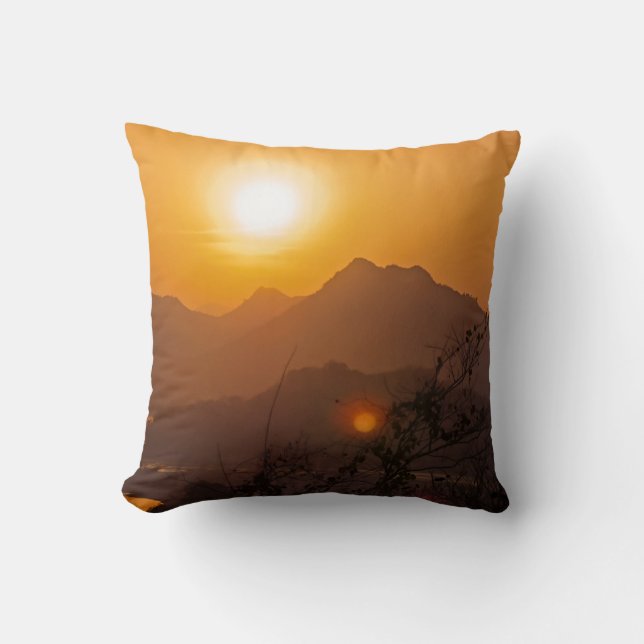 Bergachtige Laos Zonsondergang Kussen (Voorkant)