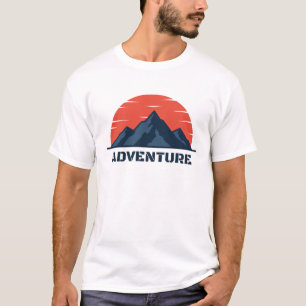Bergavontuur Logo Illustratie met Rode Zon T-shirt