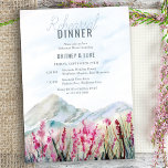 Bergbeemdwatercolo Weddenschap Rehearsal Dinner Kaart<br><div class="desc">Waterverf huwelijksrepetitie voor een bergachtig etentje met een idyllisch landschap van de blauwe bergbergbergmassieven en een roze bloemweide. Prachtige natuur inspireerde een schilderachtig ontwerp - ideaal voor buitenbestemmingen, bergachtige lakeside- en landparkbehandelingen of stoffige blauwe grijze en roze kleurthema's. Blader door mijn collectie Bergbeemdje voor overeenkomende objecten of stuur me een...</div>