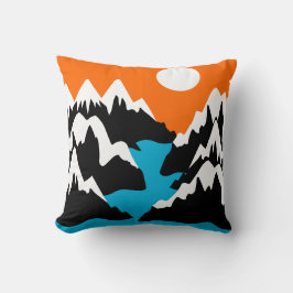 Bergbeklimmen met stromend stroomgebied kussen