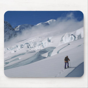 Bergbeklimmer op de Tasman-gletsjer in Mount Muismat
