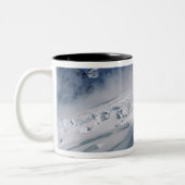 Bergbeklimmer op de Tasman-gletsjer op de berg Tweekleurige Koffiemok (Links)