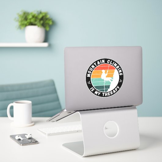 bergbeklimming is mijn Therapy White Option Sticker (Laptop op bureau)