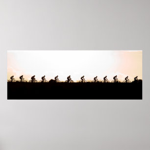 Bergberbike Riders maken hun weg over de dam Poster