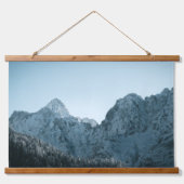 Bergbergen en sparserbos hangend wandkleed (Voorkant)