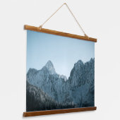 Bergbergen en sparserbos hangend wandkleed (Gebogen)