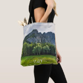 Bergbos met pijnbomen in Noord-Italië Tote Bag (Dichtbij)