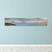 Bergen achter het Tekapomeer Canvas Afdruk (Insitu (Houten vloer))