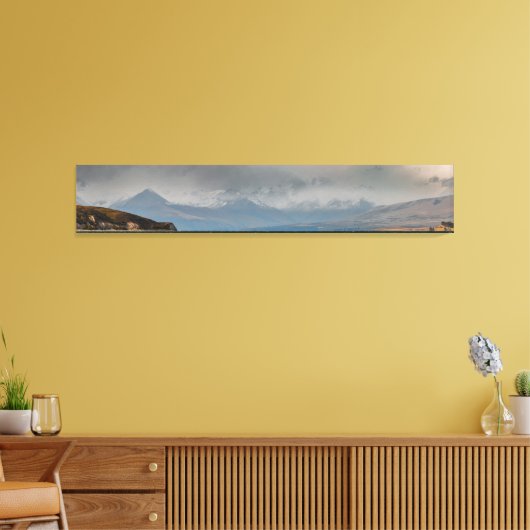 Bergen achter het Tekapomeer Canvas Afdruk (Insitu (Woonkamer))