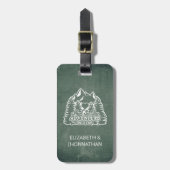 Bergen avontuur begint groene krijtbord reizen bagagelabel (Voorkant verticaal)