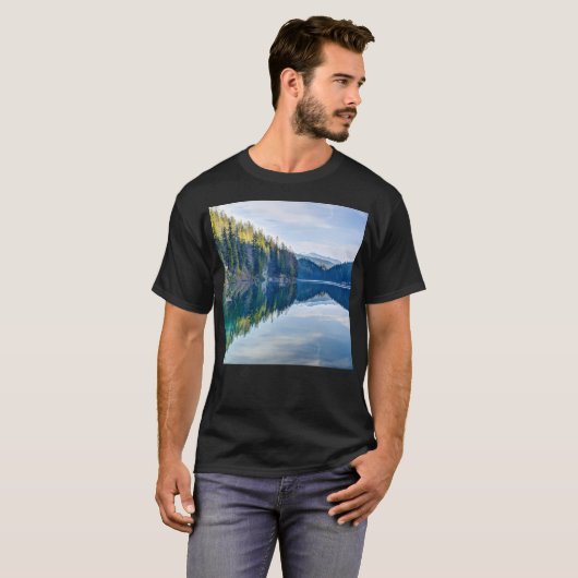 Bergen boven een glazen meer t-shirt (Voorkant volledig)