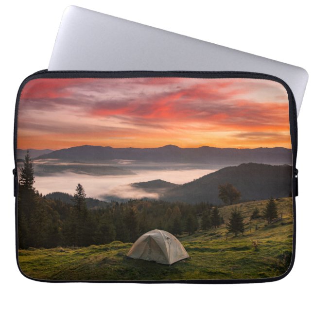 Bergen | Camping Foggy Sunrise Laptop Sleeve (Voorkant)