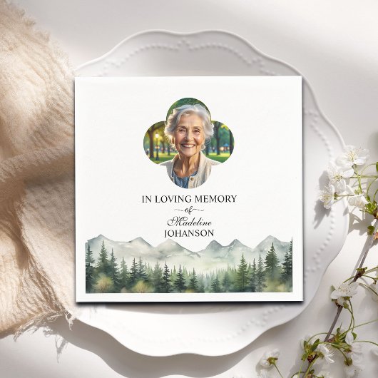 Bergen en bomen vieren begrafenis servet