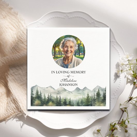 Bergen en bomen vieren begrafenis servet