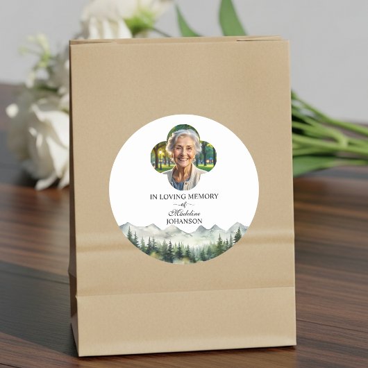 Bergen en Bomen Viering Van Het Leven Funeral Ronde Sticker