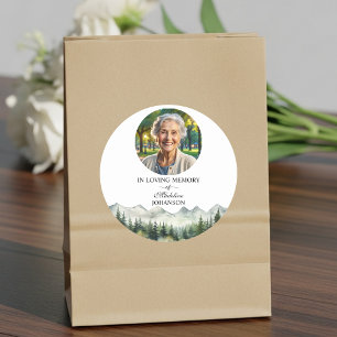Bergen en Bomen Viering Van Het Leven Funeral Ronde Sticker