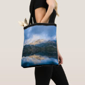 Bergen en het meer Schilderachtig Natuur Foto Tote Bag (Dichtbij)