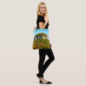 Bergen en reusachtige bomen tote bag (Op model)