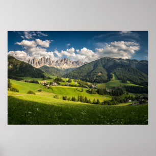 Bergen Funes Valley, Dolomites, Italië Poster