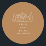 Bergen Line Art Goldenrod Wedding Ronde Sticker<br><div class="desc">RSVP trouwen met bergen en een alomgroene illustratie. Achtergrond is goudkleurige kleur.</div>