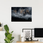Bergen met mist door bronbos poster (Thuiskantoor)