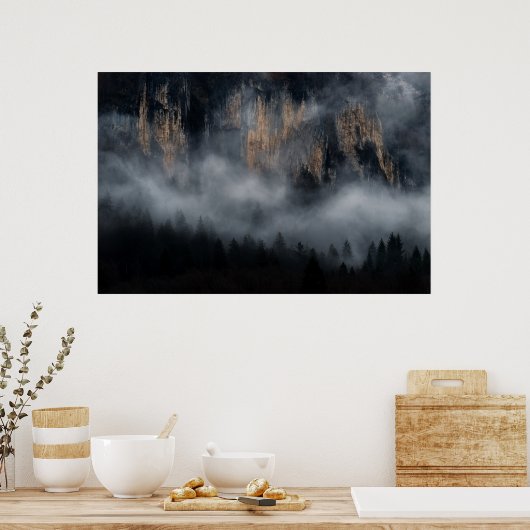 Bergen met mist door sparrenbos poster (Keuken)