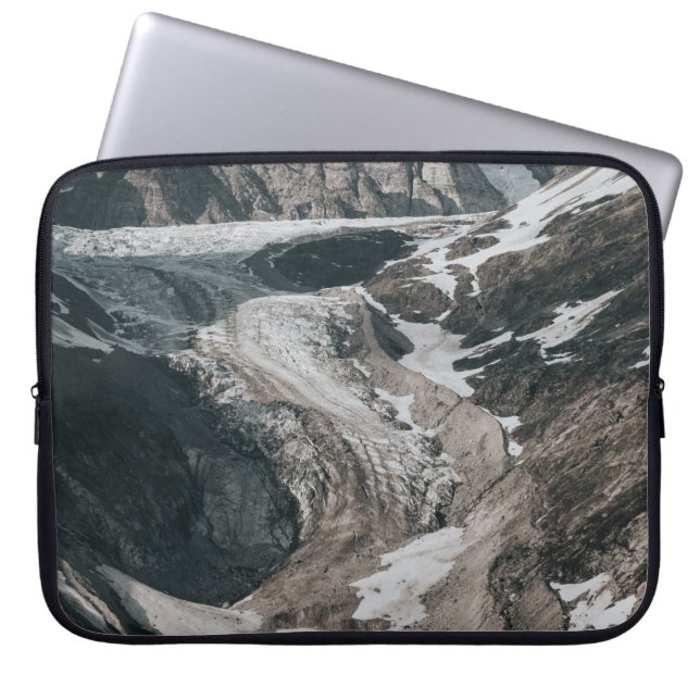 bergen met sneeuwkap laptop sleeve (Voorkant)