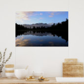 Bergen over het meer van Matheson in Nieuw-Zeeland Poster (Keuken)