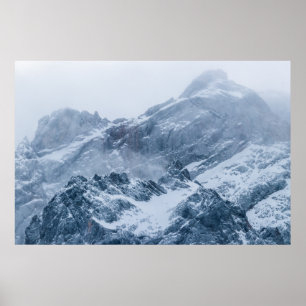 Bergen sneeuw en mist poster