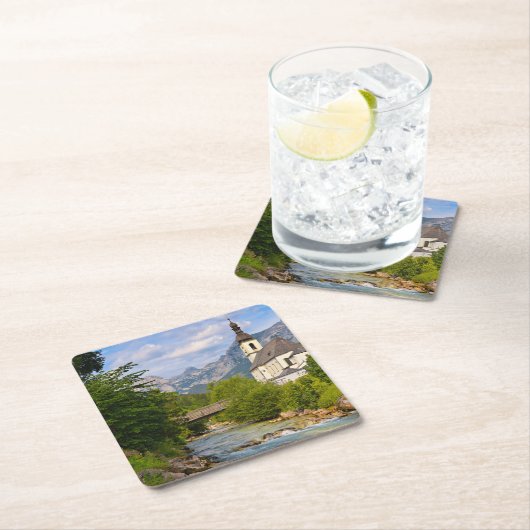 Bergkerk met stroomlandschap kartonnen onderzetters (Insitu)