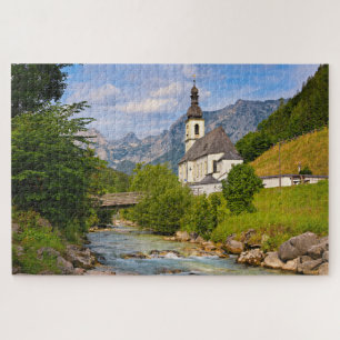 Bergkerk met stroomlandschap legpuzzel