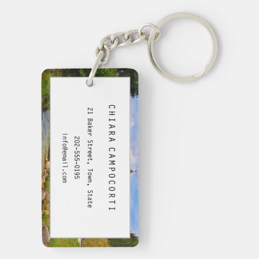 Bergkerk met stroomlandschap sleutelhanger (achterkant)