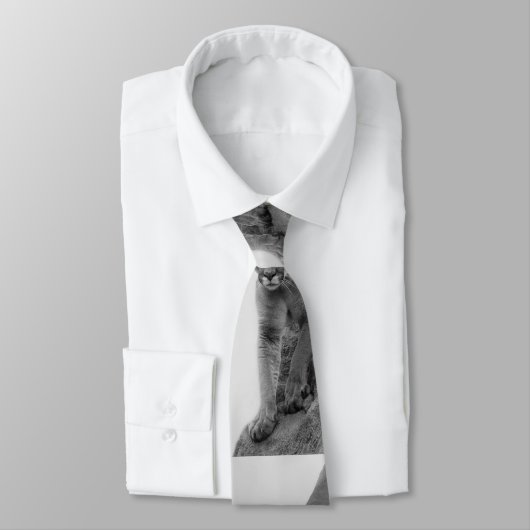 Bergleeuw in zwart-wit stropdas (Gebonden)